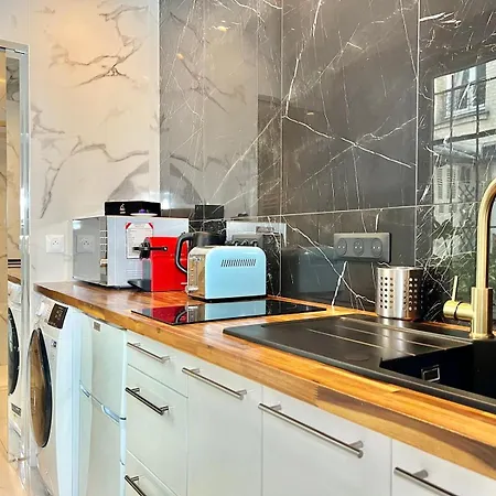 Charme Royal - Louis Xv - Metro 13 *